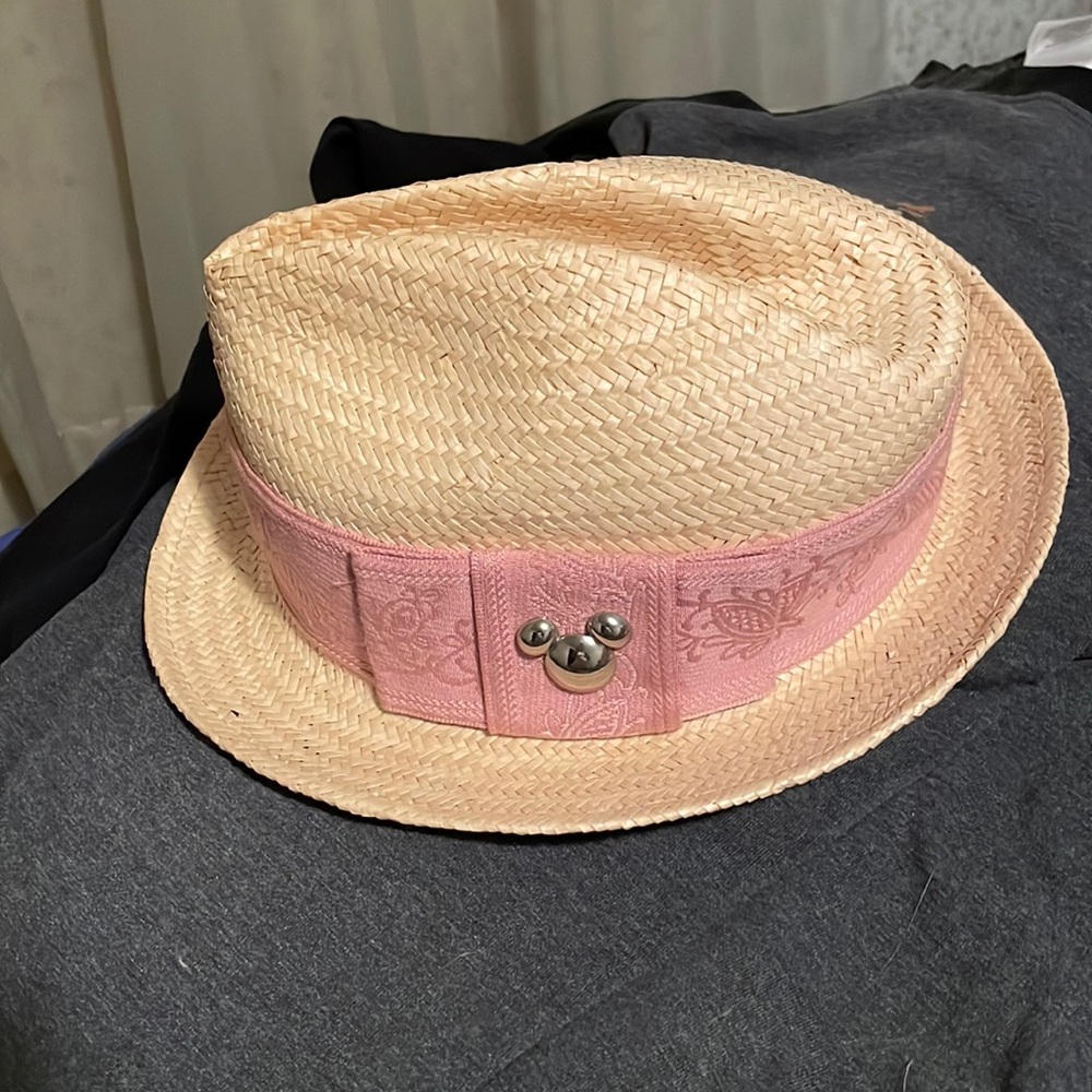Womens Mickey Mouse straw hat.